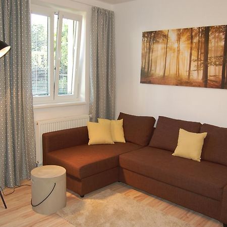 Apartment In A Red House With Garden Чешка Будьовица Екстериор снимка