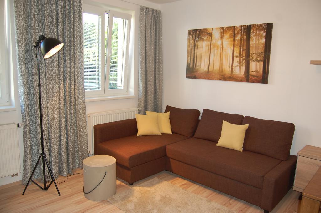 Apartment In A Red House With Garden Чешка Будьовица Екстериор снимка